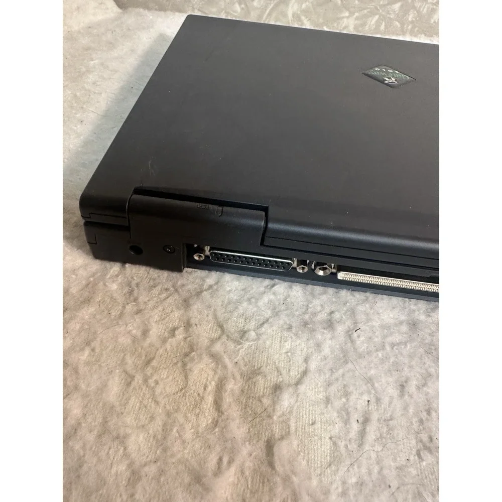 Vintage Gateway Solo 5150 Series Laptop Powers ON AS IS NEEDS NEW HARD DRIVE